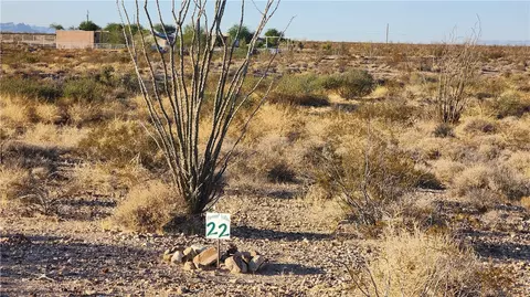 208-33 W 022 W Wilshire Rd, Yucca, AZ 86438