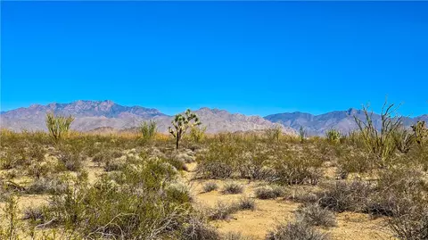 3040 Castle Butte Rd, Yucca, AZ 86438