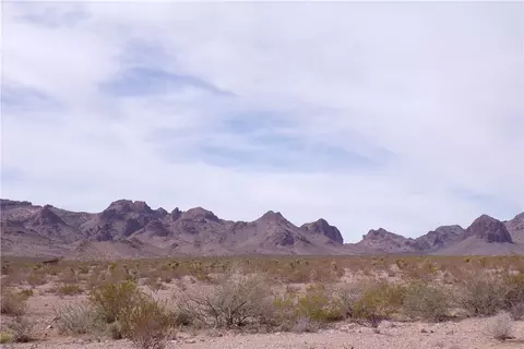 3949 S Hopi Rd, Golden Valley, AZ 86413