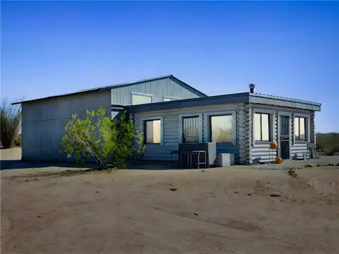 13505 S Alan Rd, Yucca, AZ 86438