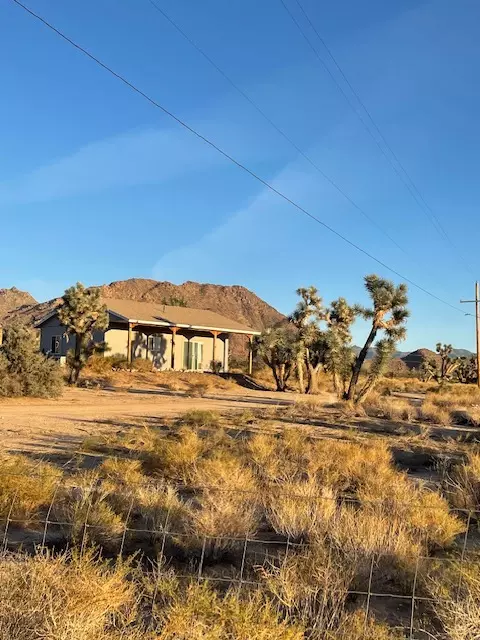 11328 S Kinard Rd, Yucca, AZ 86438
