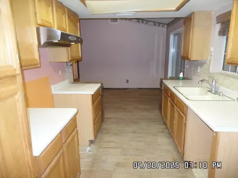 Kitchen - 2195 E Suffock Ave, Kingman, AZ 86409 photo 3 of 3