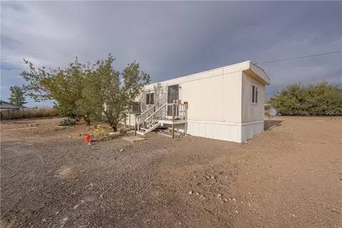 3833 W Burro Dr, Golden Valley, AZ 86413