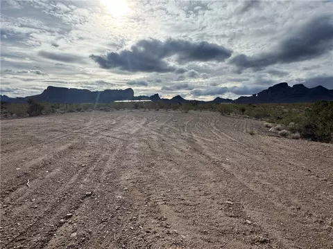 000 S Don Luis Rd, Golden Valley, AZ 86413