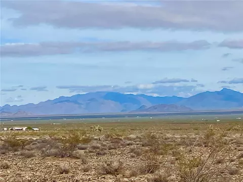 2100 S Lone Ranger, Yucca, AZ 86438