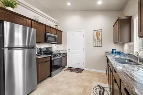 Kitchen - 3283 E Farm Crest Ave, Kingman, AZ 86409 photo 2 of 2