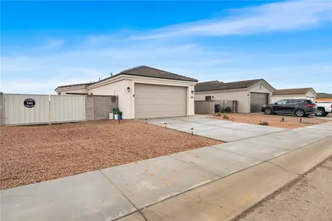 Exterior - 3283 E Farm Crest Ave, Kingman, AZ 86409 photo 1 of 8