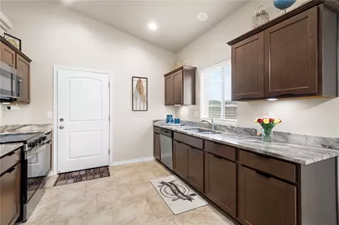 Kitchen - 3283 E Farm Crest Ave, Kingman, AZ 86409 photo 1 of 2