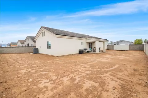 Exterior - 3283 E Farm Crest Ave, Kingman, AZ 86409 photo 4 of 8