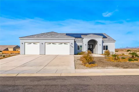 2385 Corwin Rd, Bullhead City, AZ 86442