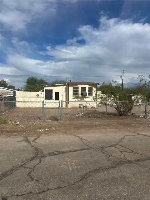 927 Sandy Beach Dr, Bullhead City, AZ 86442