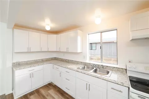 Kitchen - 3710 E Shaeffer Ave, Kingman, AZ 86409 photo 2 of 2