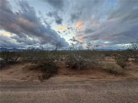 000 Hassayampa Rd, Golden Valley, AZ 86413