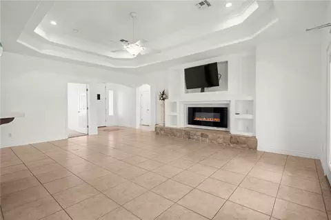 Living - 3263 Summit Dr, Kingman, AZ 86401 photo 3 of 3
