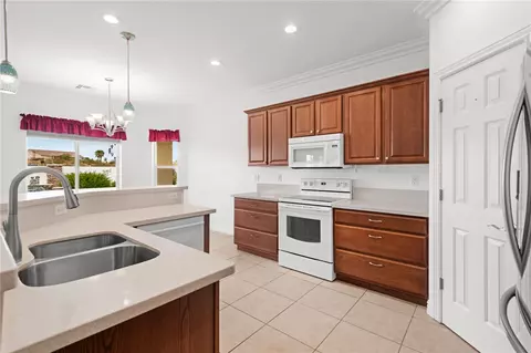 Kitchen - 3263 Summit Dr, Kingman, AZ 86401 photo 3 of 3