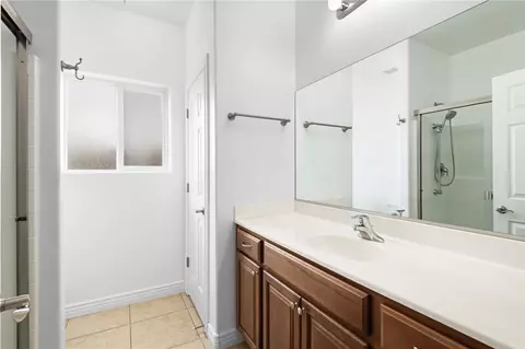 Bath - 3263 Summit Dr, Kingman, AZ 86401 photo 1 of 2
