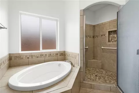 Bath - 3263 Summit Dr, Kingman, AZ 86401 photo 2 of 2