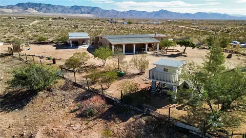 7296 N Ligurta Rd, Golden Valley, AZ 86413