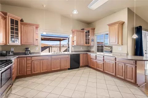 Kitchen - 7657 E Chaparral Dr, Kingman, AZ 86401 photo 2 of 3