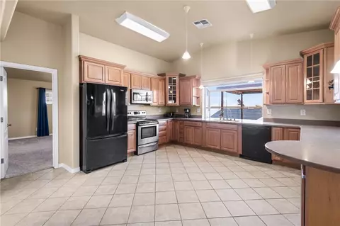 Kitchen - 7657 E Chaparral Dr, Kingman, AZ 86401 photo 1 of 3