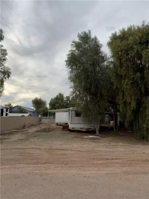 8011 S Smoketree Ln, Mohave Valley, AZ 86440