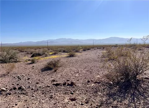 5384 S Opal Rd, Golden Valley, AZ 86413