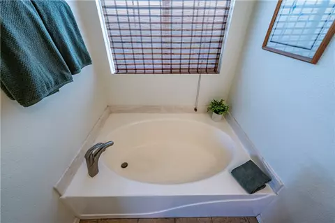 Bath - 3793 E Ames Ave, Kingman, AZ 86409 photo 5 of 5