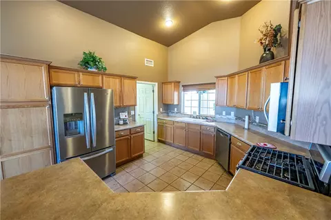 Kitchen - 3793 E Ames Ave, Kingman, AZ 86409 photo 2 of 2