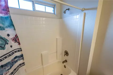 Bath - 3793 E Ames Ave, Kingman, AZ 86409 photo 2 of 5