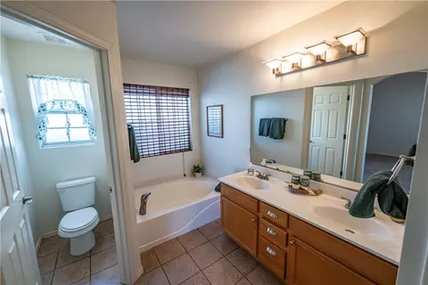 Bath - 3793 E Ames Ave, Kingman, AZ 86409 photo 4 of 5