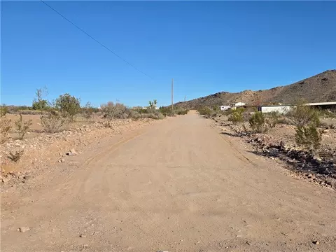 2033 Dewey Rd, Golden Valley, AZ 86413