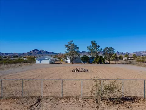 917 S Estrella Rd, Golden Valley, AZ 86413