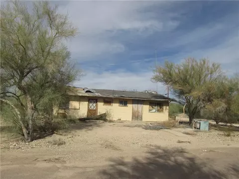 3815 1st Ave, Yucca, AZ 86438