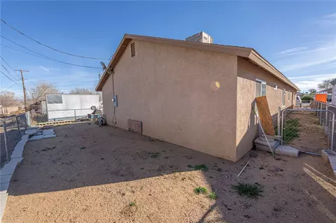 Exterior - 3147 E Thompson Ave, Kingman, AZ 86409 photo 5 of 6