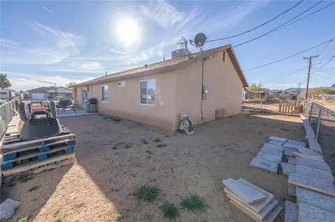 Exterior - 3147 E Thompson Ave, Kingman, AZ 86409 photo 4 of 6