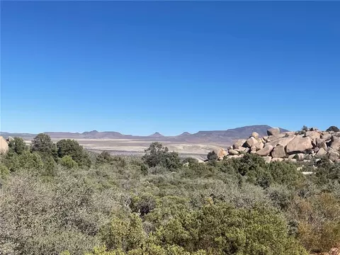000 Mcgee Pass, Wikieup, AZ 85360