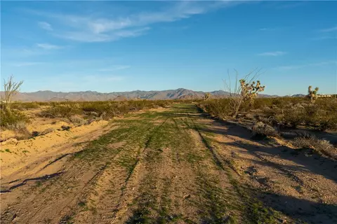 207-17 S 030 S Carmen Rd, Yucca, AZ 86438