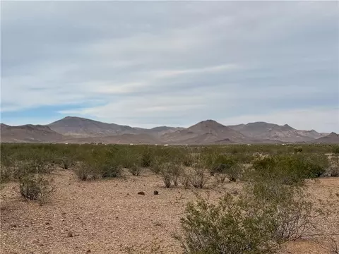 40 N Ac N Egar Rd, Golden Valley, AZ 86413