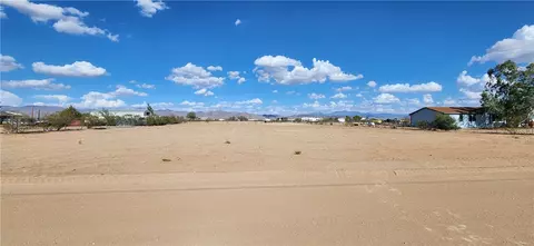 3968 N Stewart Mountain Rd, Golden Valley, AZ 86413