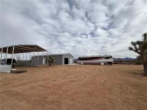 000 S Lone Ranger Rd, Yucca, AZ 86438
