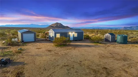 12241 S Robles Rd, Yucca, AZ 86438