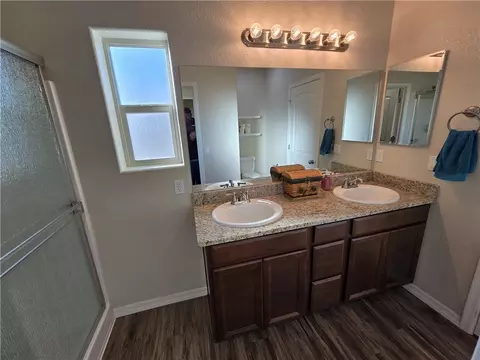 Bath - 2579 Estrella Vis, Kingman, AZ 86409 photo 4 of 4