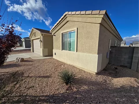 Exterior - 2579 Estrella Vis, Kingman, AZ 86409 photo 3 of 5