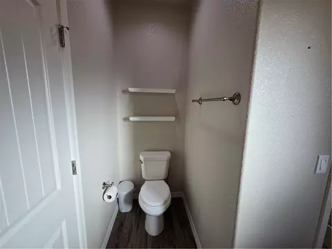 Bath - 2579 Estrella Vis, Kingman, AZ 86409 photo 3 of 4