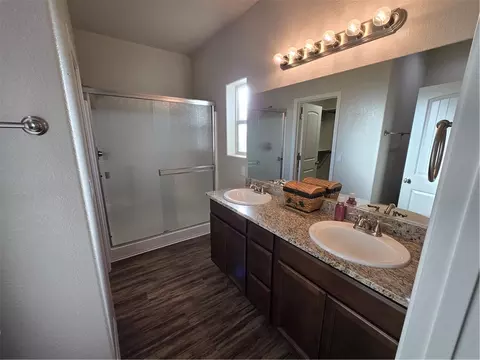 Bath - 2579 Estrella Vis, Kingman, AZ 86409 photo 2 of 4