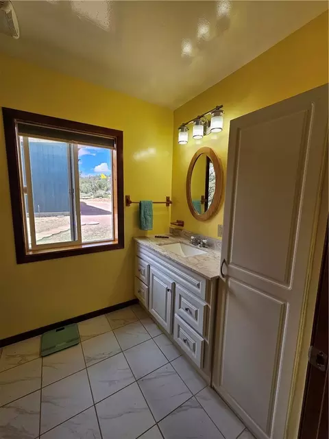 Bath - 10664 E Austin Loop, Kingman, AZ 86401 photo 2 of 2