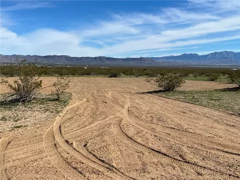 2034 S Cordes Rd, Golden Valley, AZ 86413