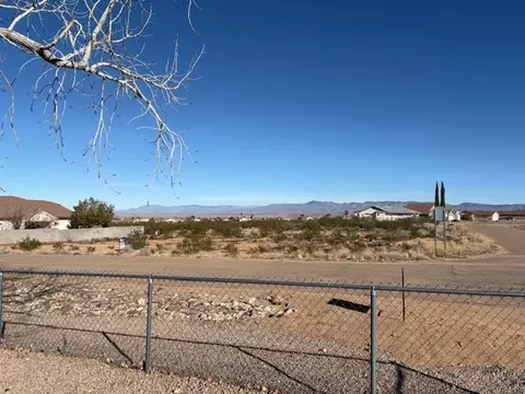 Exterior - 7024 E Stetson Dr, Kingman, AZ 86401 photo 12 of 15