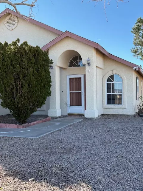 Exterior - 7024 E Stetson Dr, Kingman, AZ 86401 photo 2 of 15
