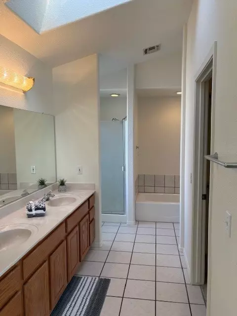 Bath - 7024 E Stetson Dr, Kingman, AZ 86401 photo 1 of 2